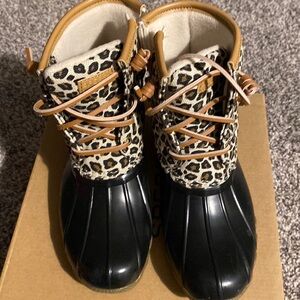 Leopard Sperry boots